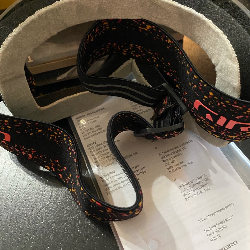 Giro Women's Glasses with Black and Multicolor Strap